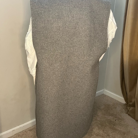 ZARA gilet with side pockets. Size 4 but will fit size 6 nicely too. - Picture 3 of 4